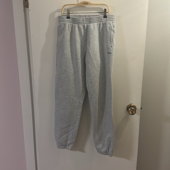 2 x Aritzia TNA Mega Cozy Fleece Swestpant Womens Heather Gray Size XXS and MED - Picture 11 of 11